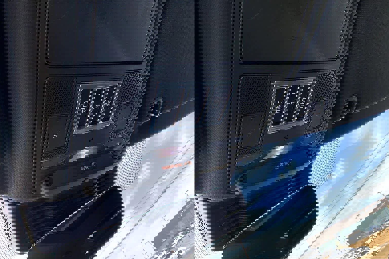 Used 2023 Land Rover Discovery Metropolitan Edition image 30