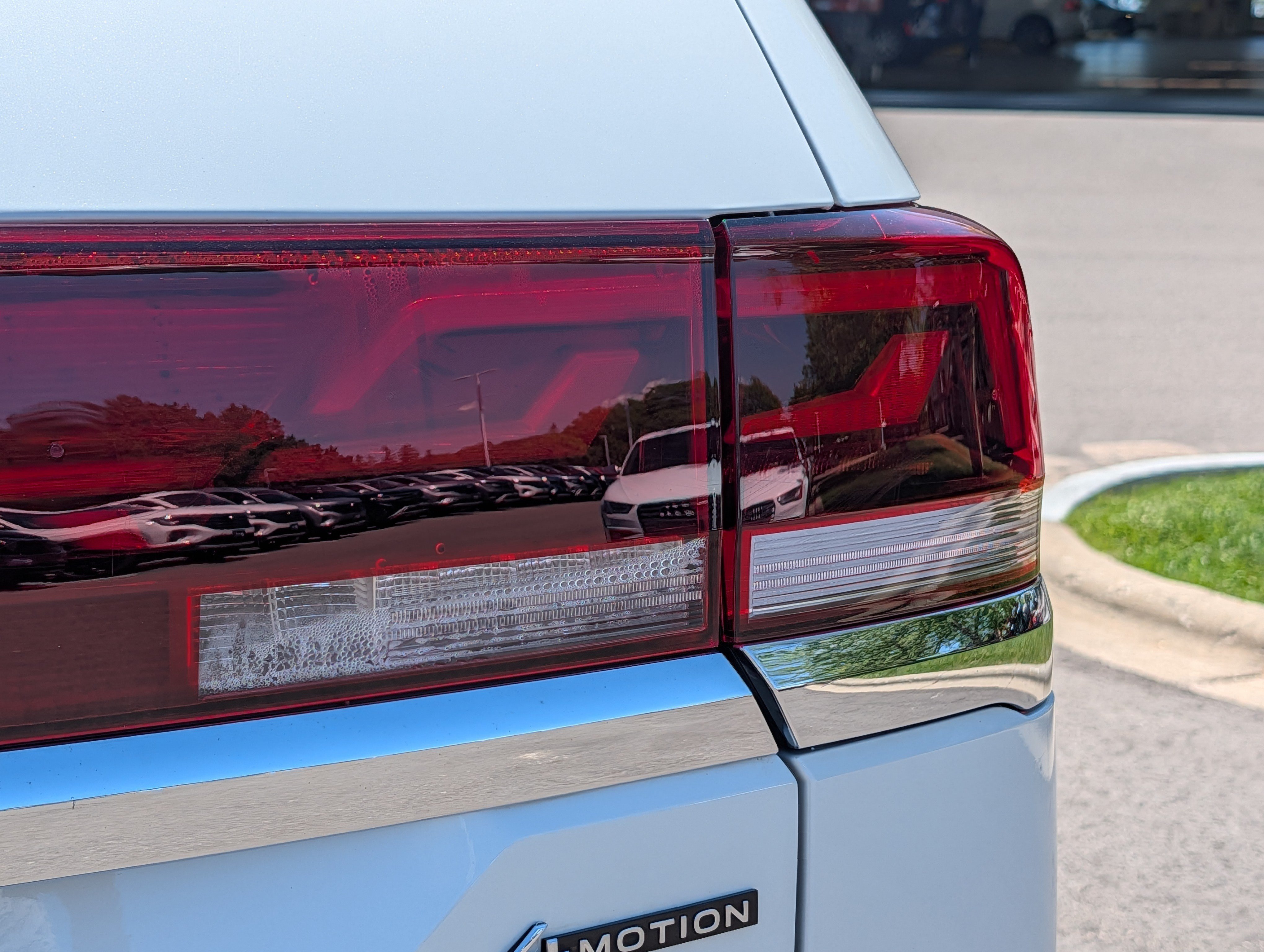 Certified 2024 Volkswagen Atlas SEL Premium R-Line AWD/4WD image 17