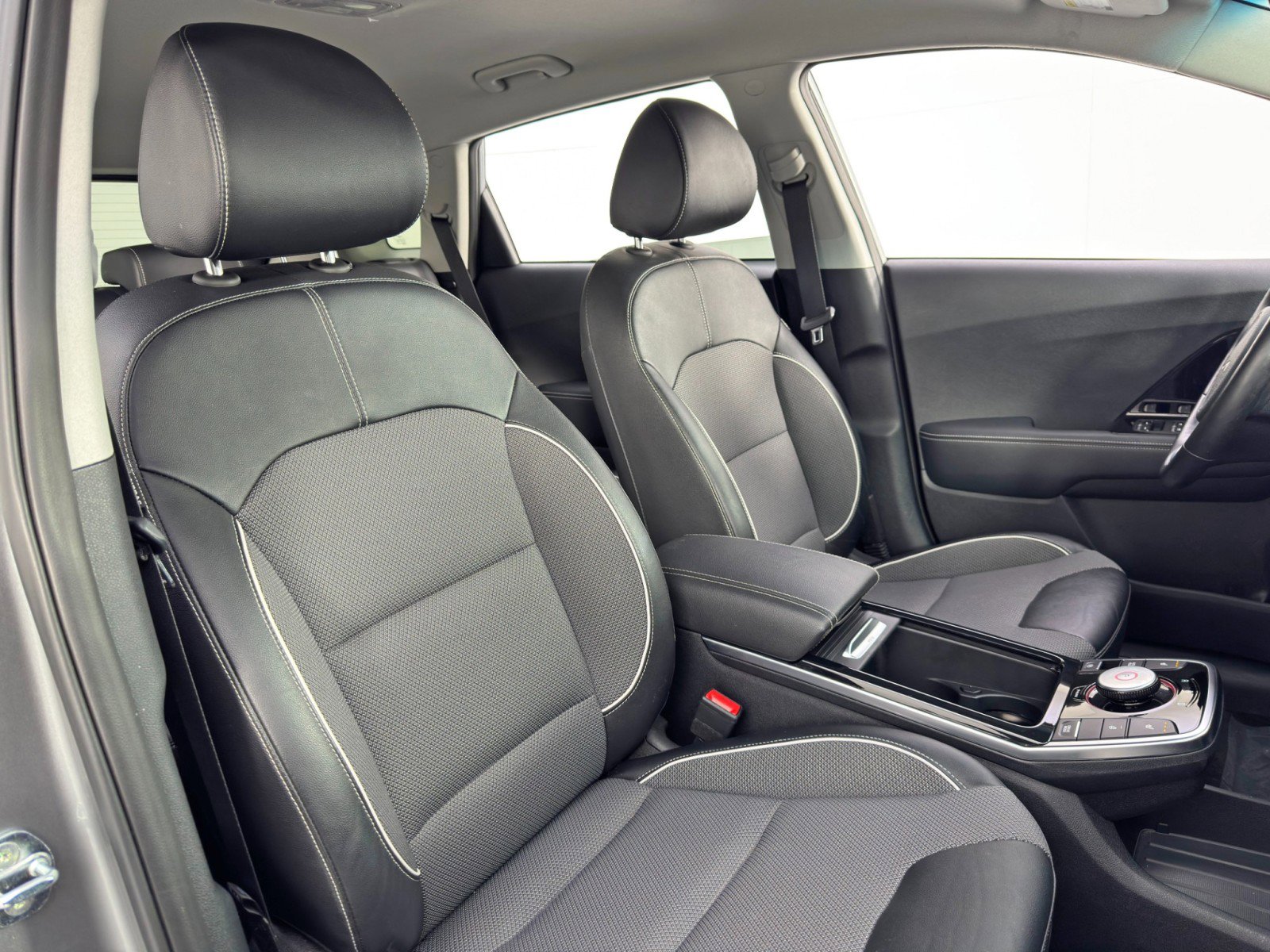 Used 2022 Kia Niro EX w/ Cold Weather Package FWD image 35