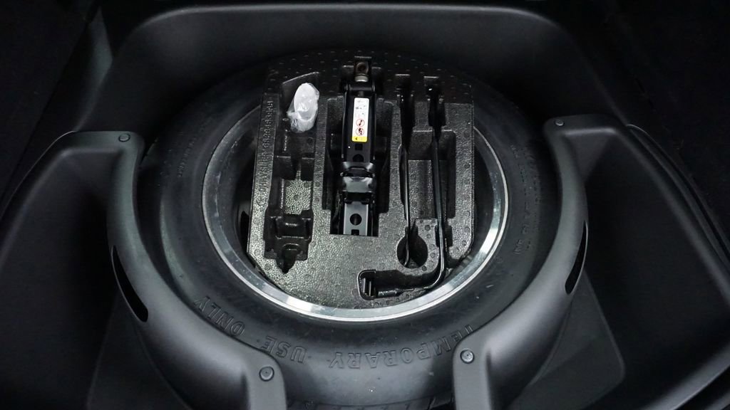 Certified 2019 Jeep Grand Cherokee Limited w/ Luxury Group II image 26