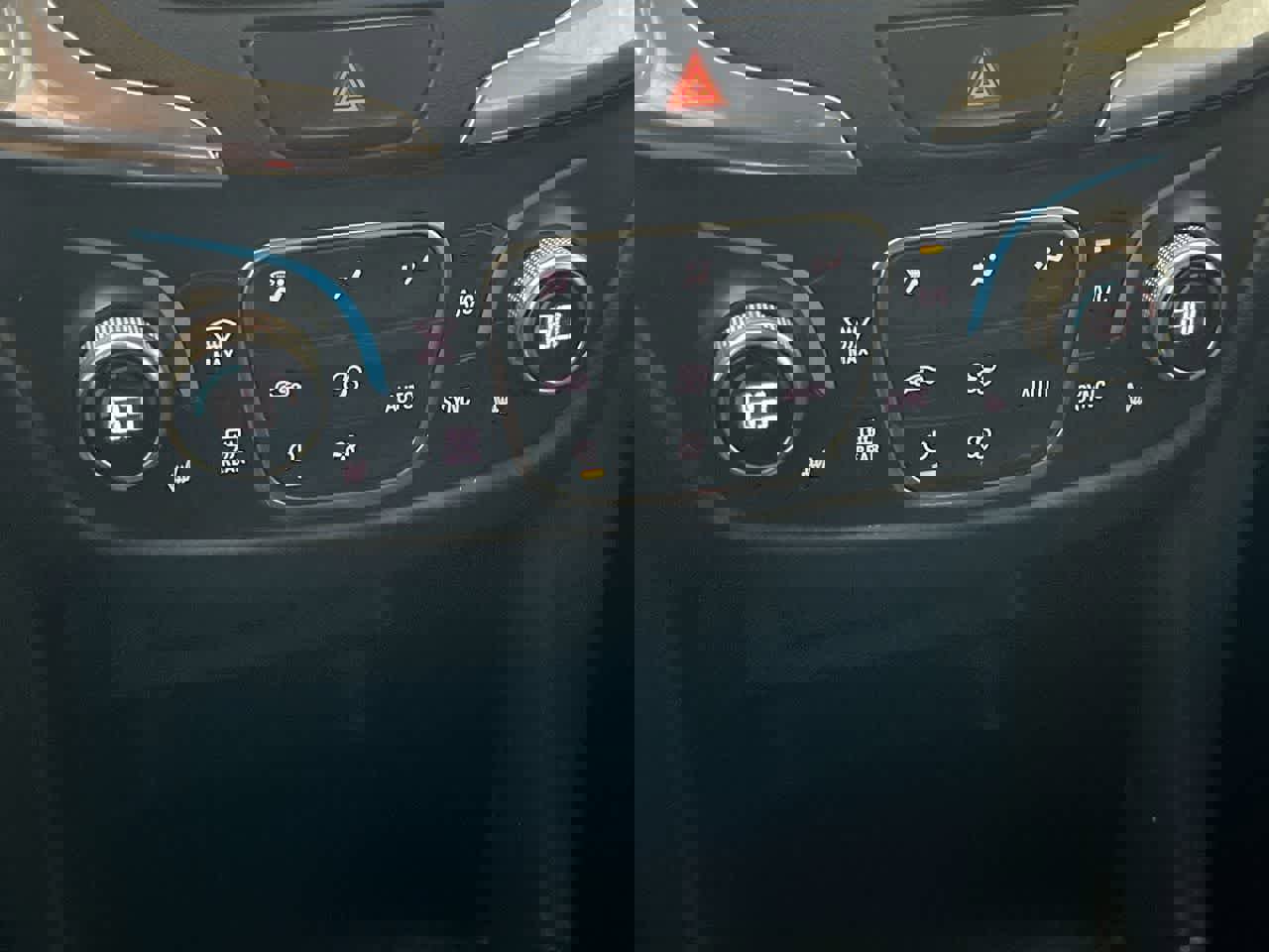 Used 2020 Chevrolet Equinox LT image 19