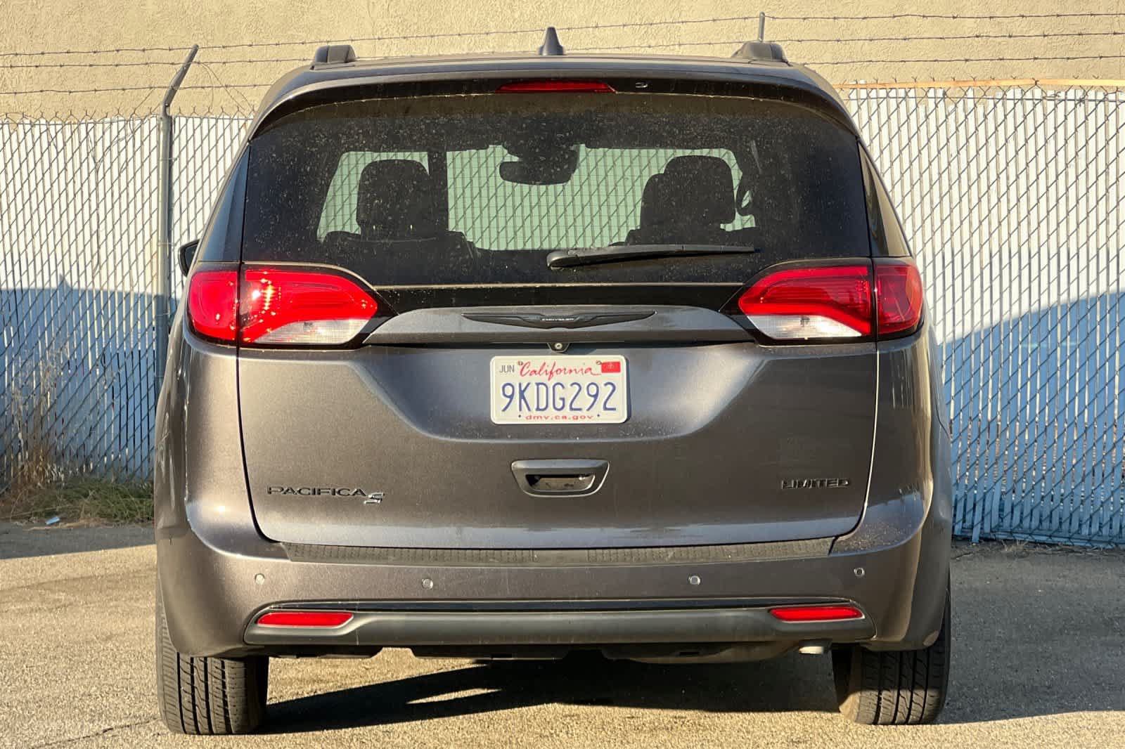 Used 2018 Chrysler Pacifica Limited w/ Advanced Safetytec Group FWD image 4