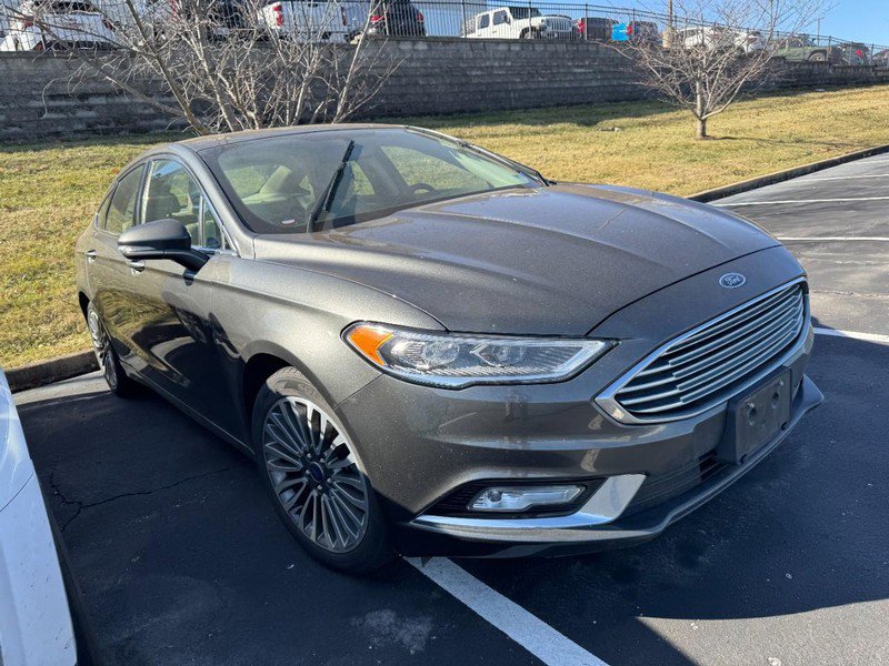 Used 2017 Ford Fusion SE w/ Fusion SE Technology Package image 5