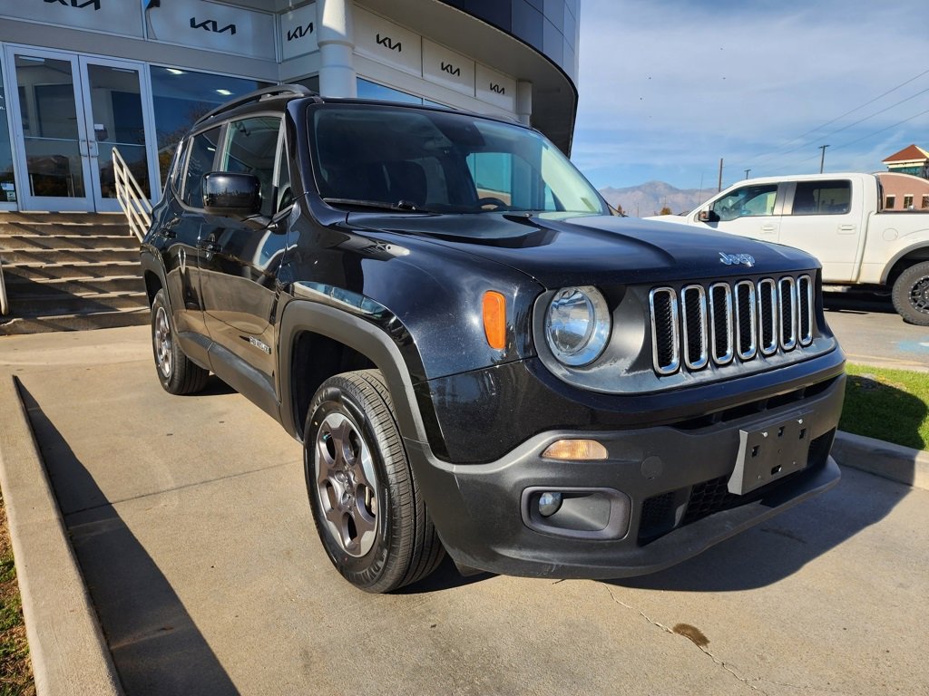 Used 2016 Jeep Renegade Latitude image 3