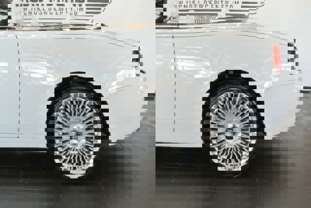 Used 2019 Rolls-Royce Dawn image 11