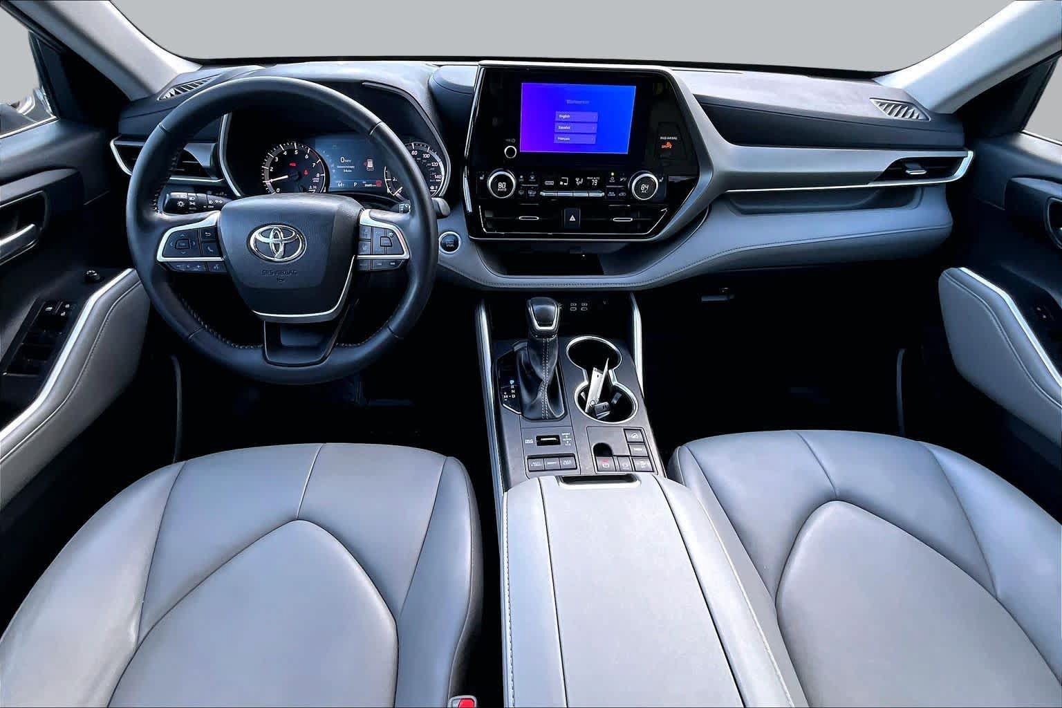 Used 2024 Toyota Highlander XLE AWD/4WD image 15