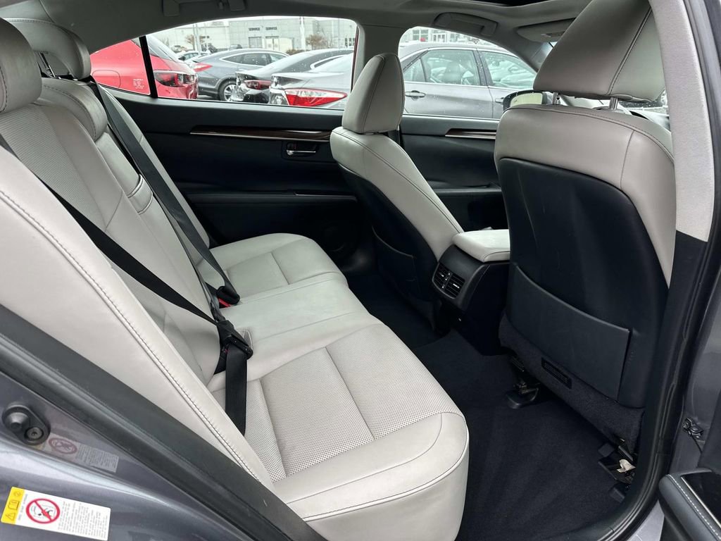 Used 2016 Lexus ES 350 350 w/ Navigation System Package image 29