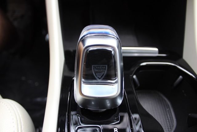 Certified 2023 Volvo XC40 B5 Ultimate w/ Climate Package AWD/4WD image 36