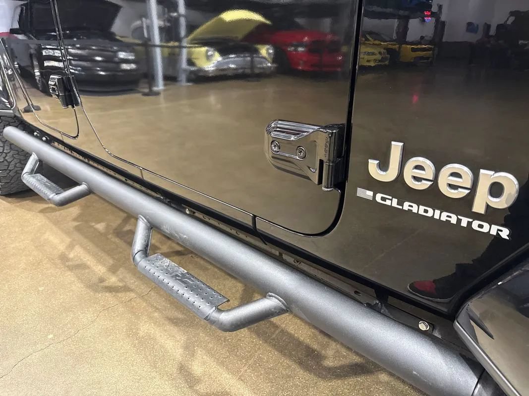 Used 2023 Jeep Gladiator Overland w/ Cold Weather Group AWD/4WD image 49