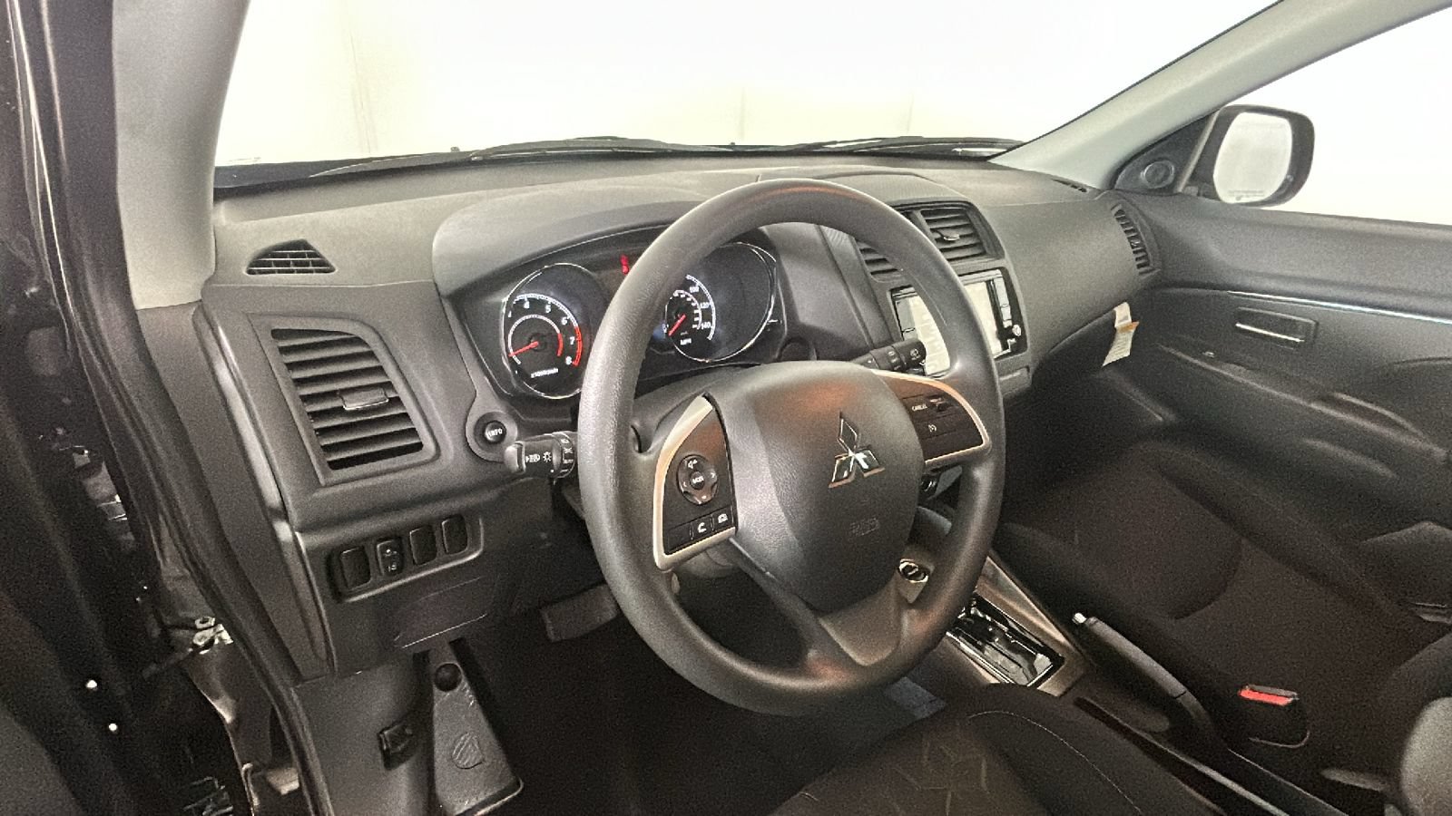 Used 2025 Mitsubishi Outlander Sport AWD image 13