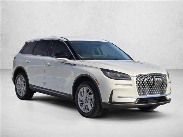 Used 2023 Lincoln Corsair AWD image 3