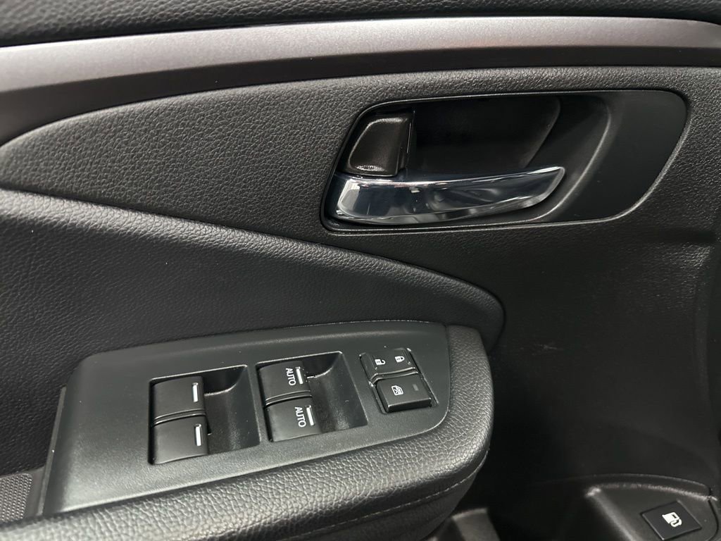 Used 2022 Honda Pilot Sport image 18