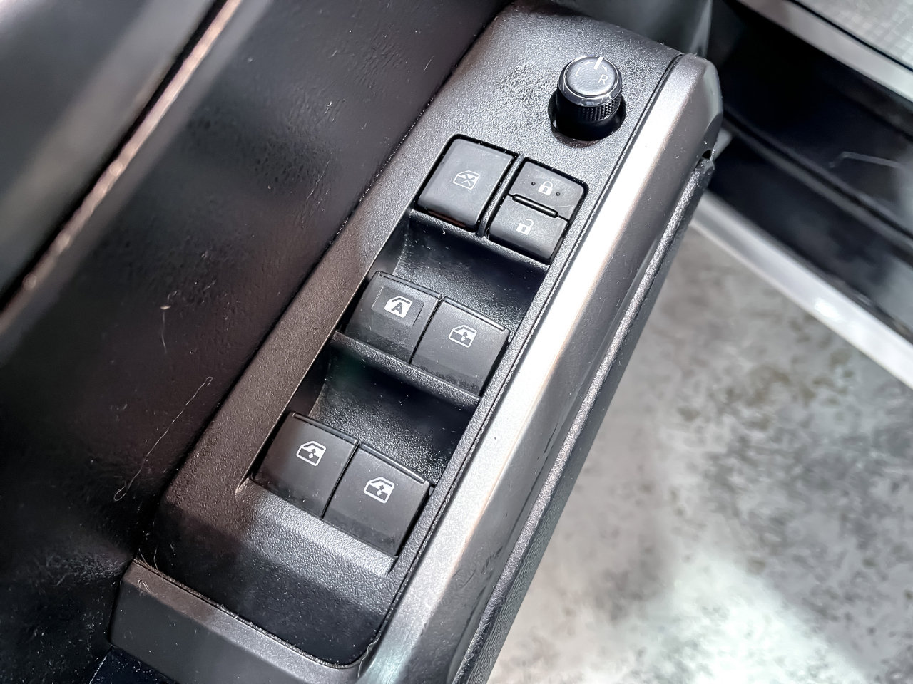 Used 2017 Toyota Tacoma TRD Off-Road image 12