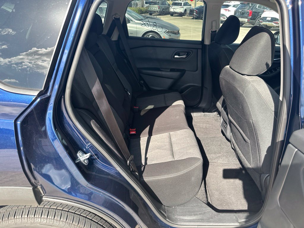 Used 2025 Nissan Rogue SV FWD image 29