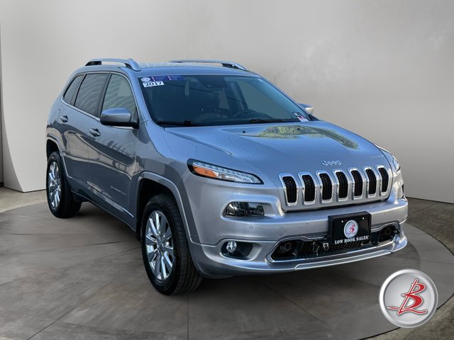 Used 2017 Jeep Cherokee Overland w/ Technology Group AWD/4WD image 1
