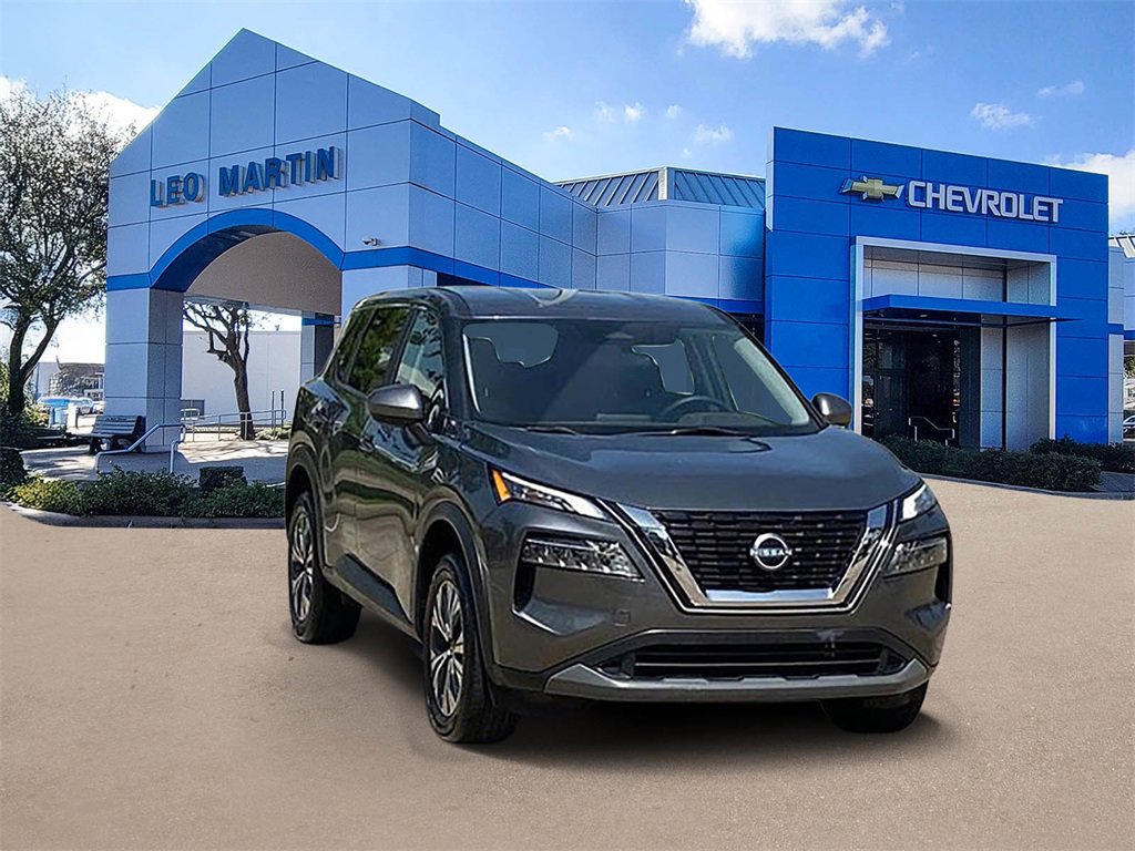 Used 2023 Nissan Rogue SV image 3