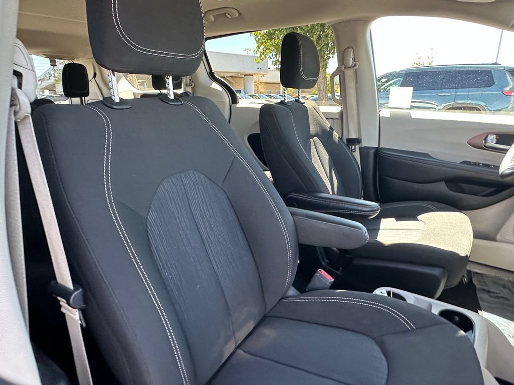 Certified 2024 Chrysler Voyager LX FWD image 18