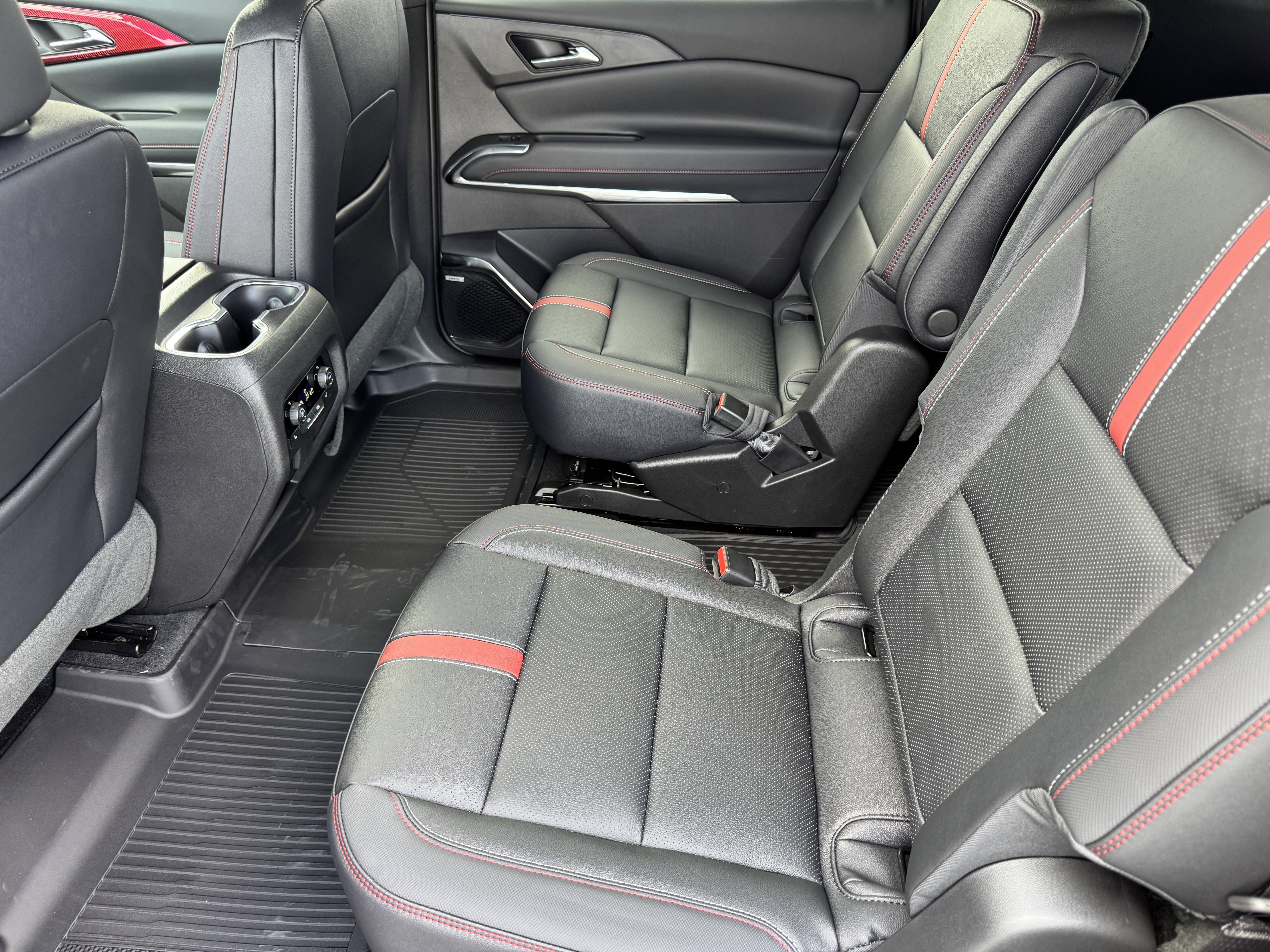 New 2026 Chevrolet Traverse RS w/ LPO, Floor Liner Package image 16