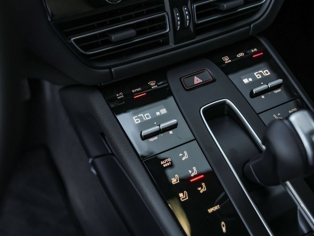 Certified 2026 Porsche Macan AWD/4WD image 24