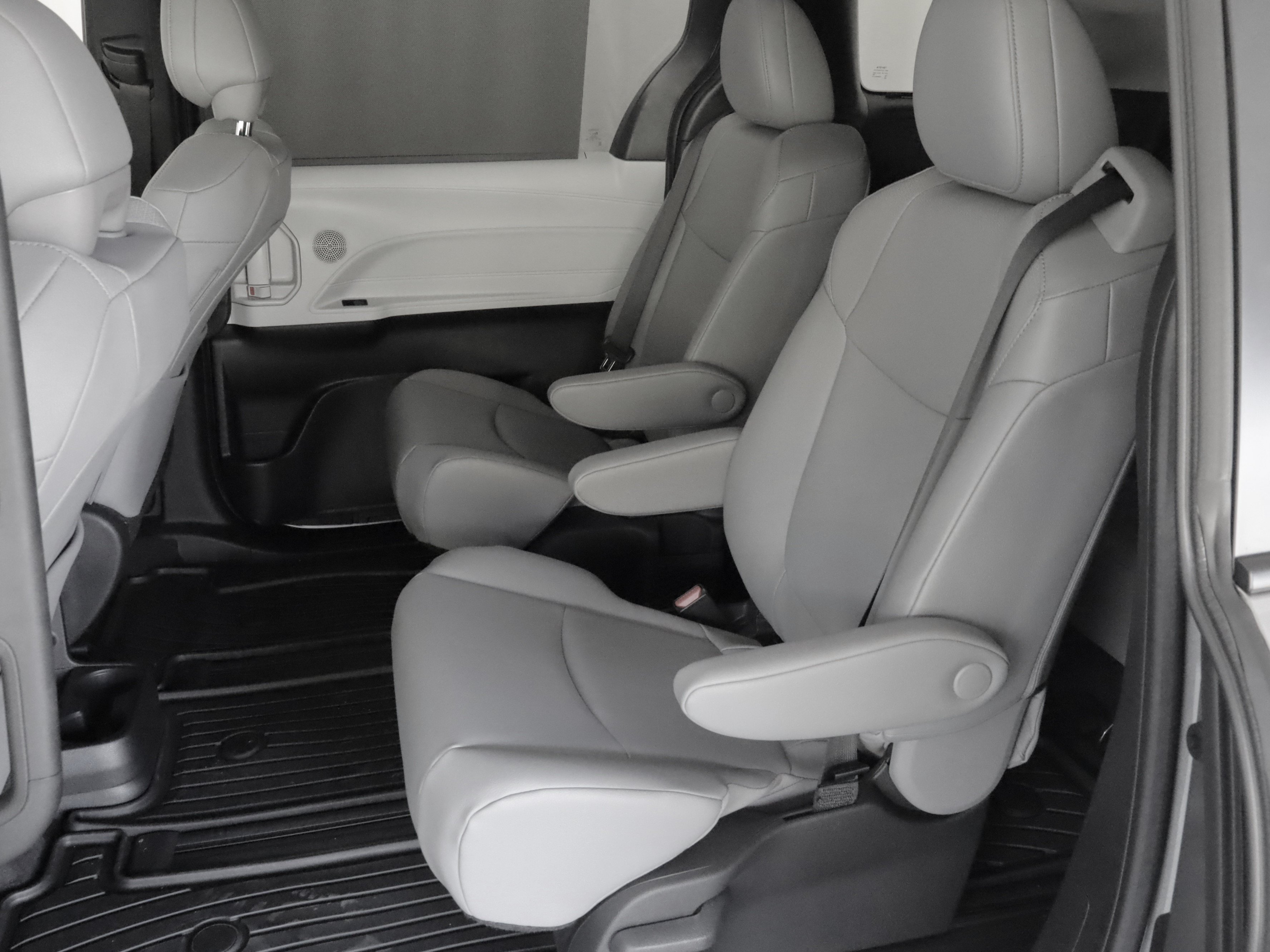 New 2026 Toyota Sienna XLE FWD image 19