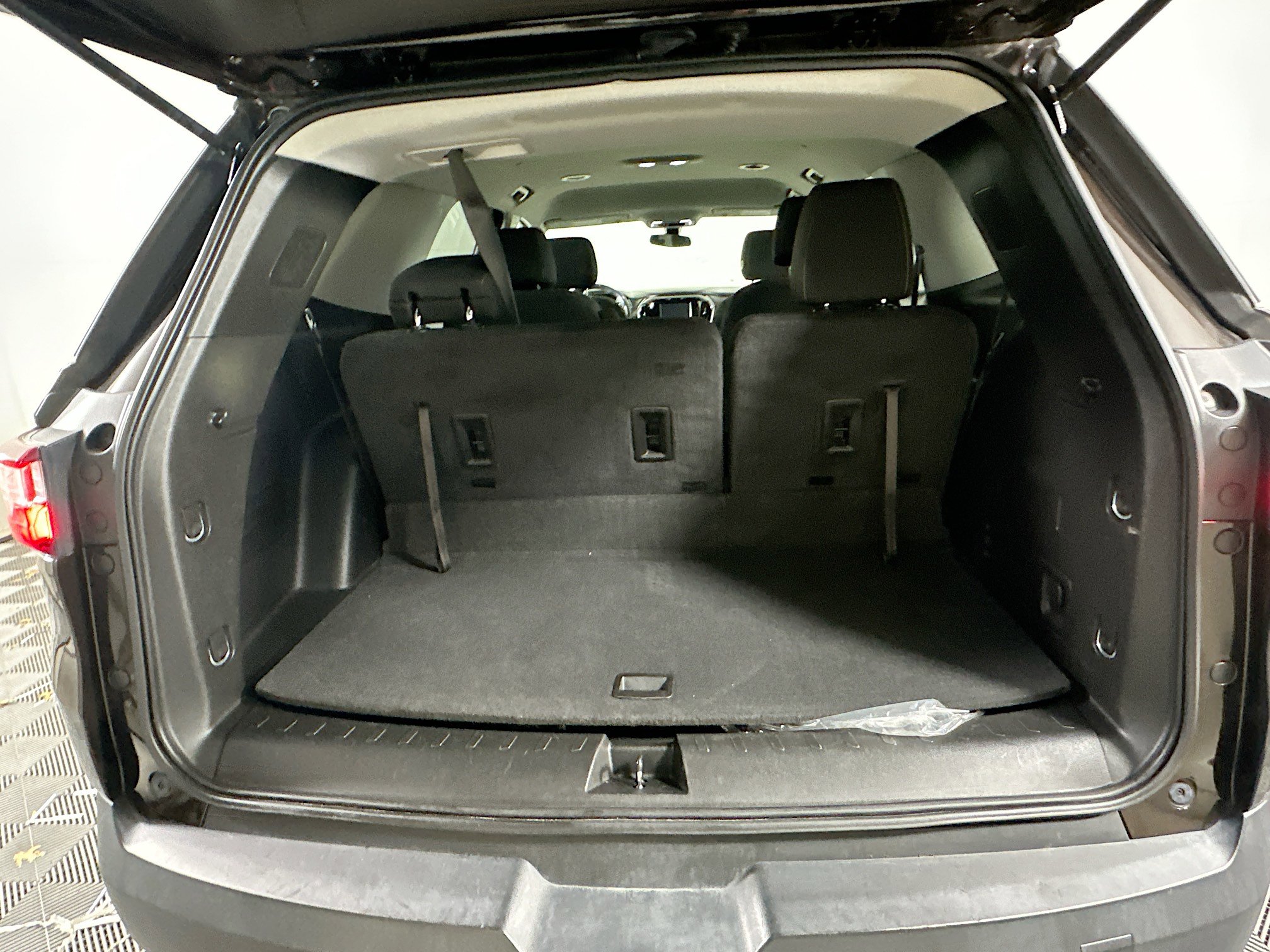 Used 2019 Chevrolet Traverse LT w/ LPO, Floor Liner Package image 29