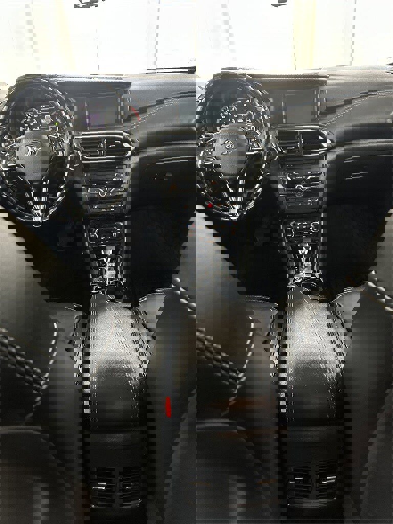 Used 2017 INFINITI QX30 Premium w/ Navigation Package image 25