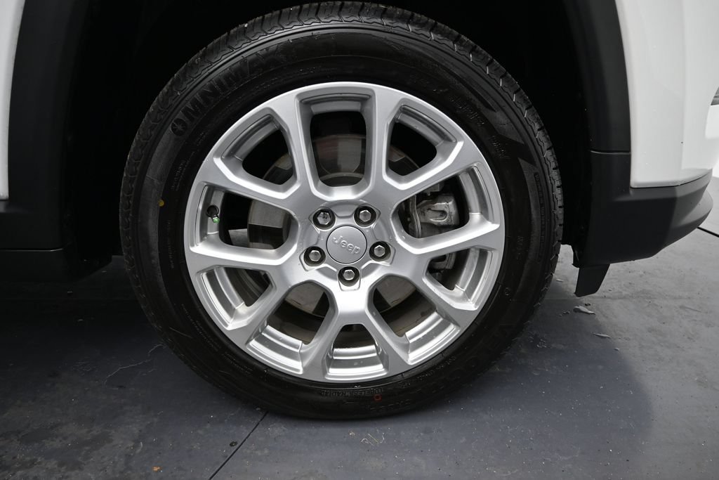 Used 2024 Jeep Compass Latitude AWD/4WD image 6