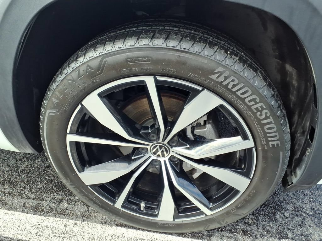 Used 2025 Volkswagen Atlas SEL Premium R-Line AWD/4WD image 33