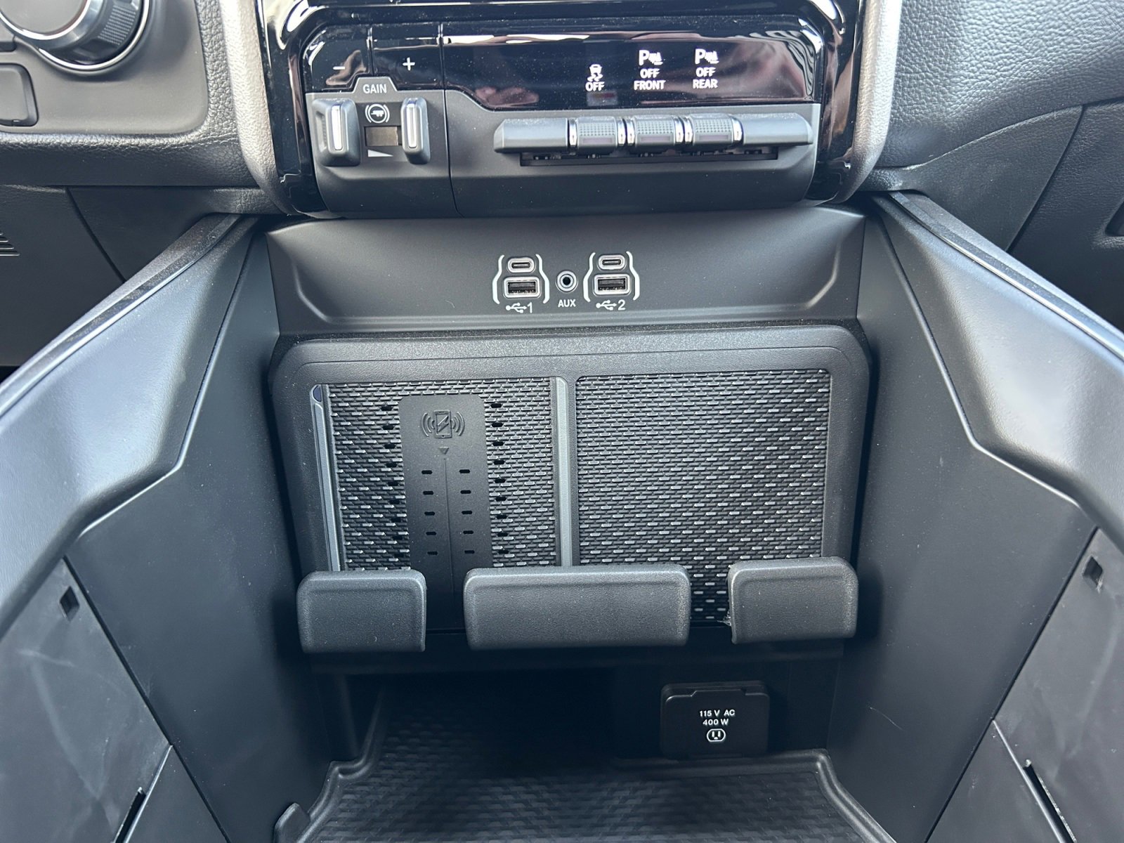 New 2026 RAM 1500 4x4 Crew Cab image 16