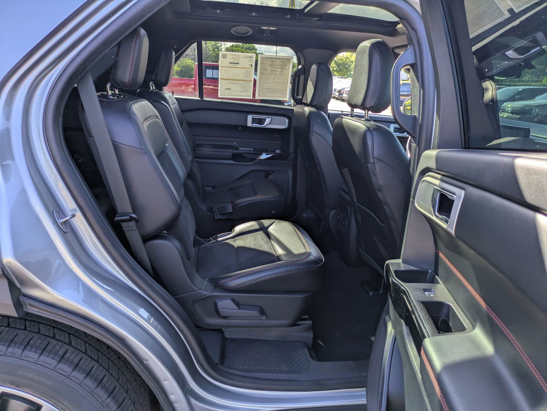 Certified 2022 Ford Explorer ST-Line w/ Class IV Trailer Tow Package AWD/4WD image 37