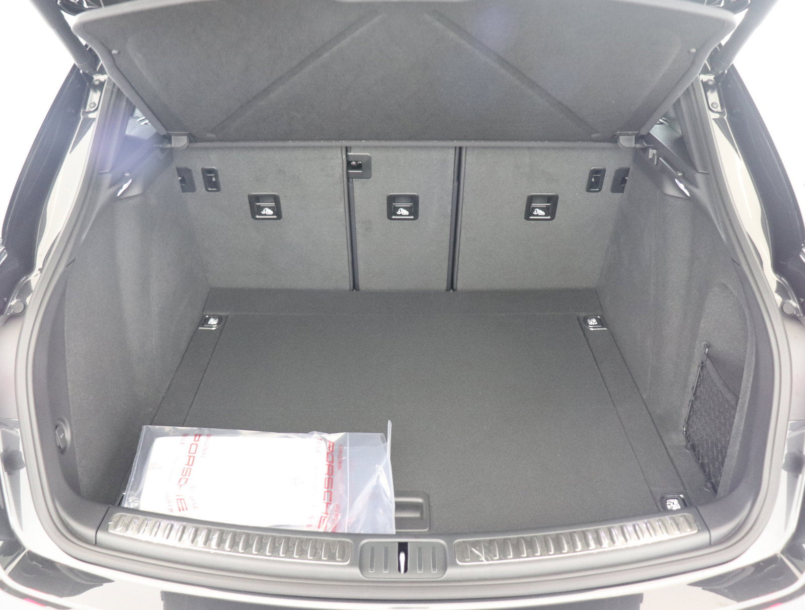 Used 2025 Porsche Macan image 16