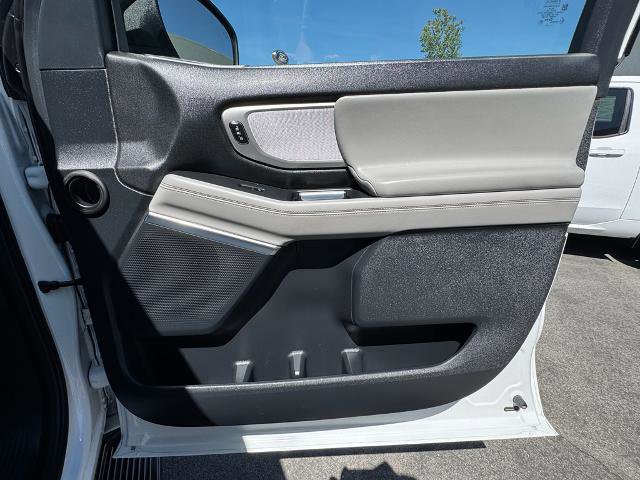 Certified 2025 Ford Expedition Active AWD/4WD image 31