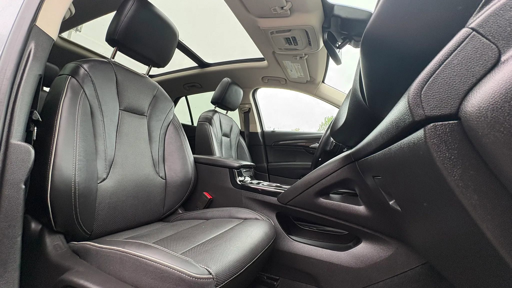 Used 2021 Buick Envision Essence w/ Sport Touring Package AWD/4WD image 31