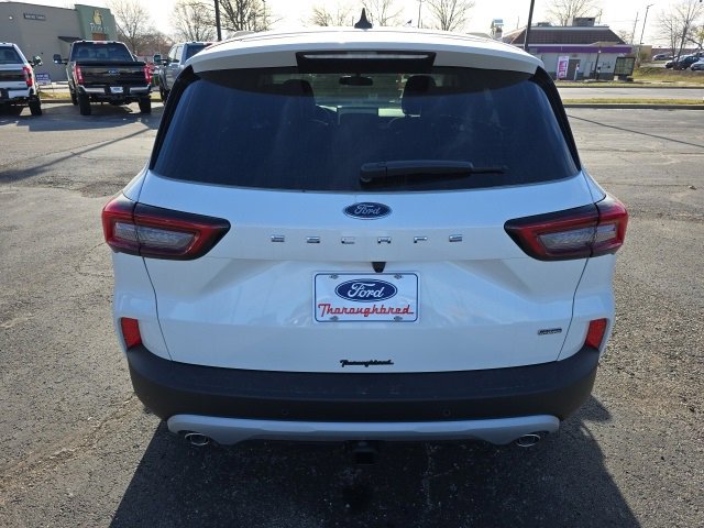 New 2026 Ford Escape SE w/ Class II Trailer Tow Package image 4