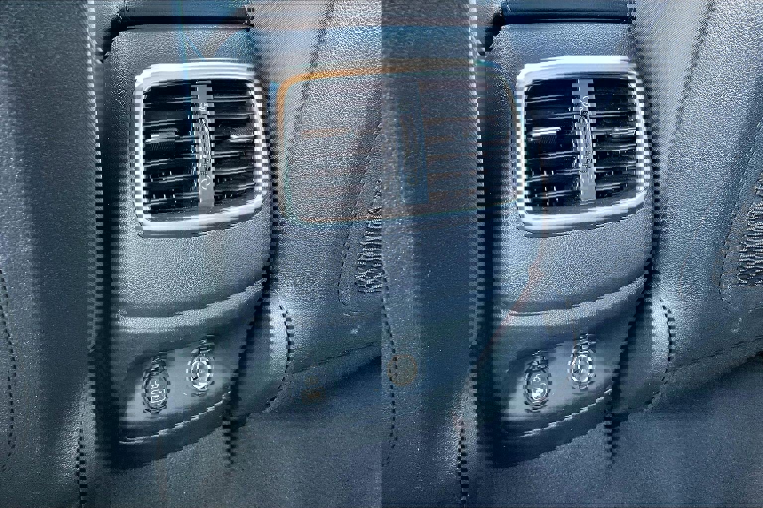 Used 2020 Kia Sorento LX image 10