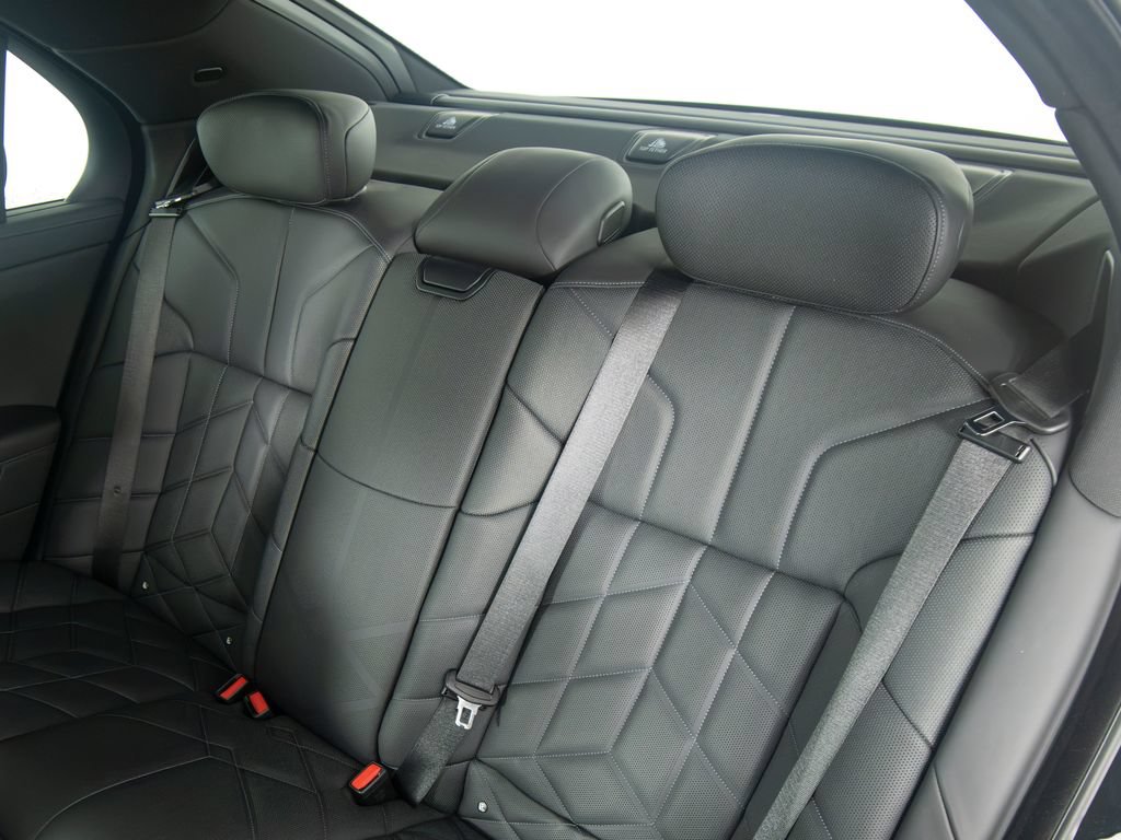 Used 2023 BMW 760i xDrive AWD/4WD image 44