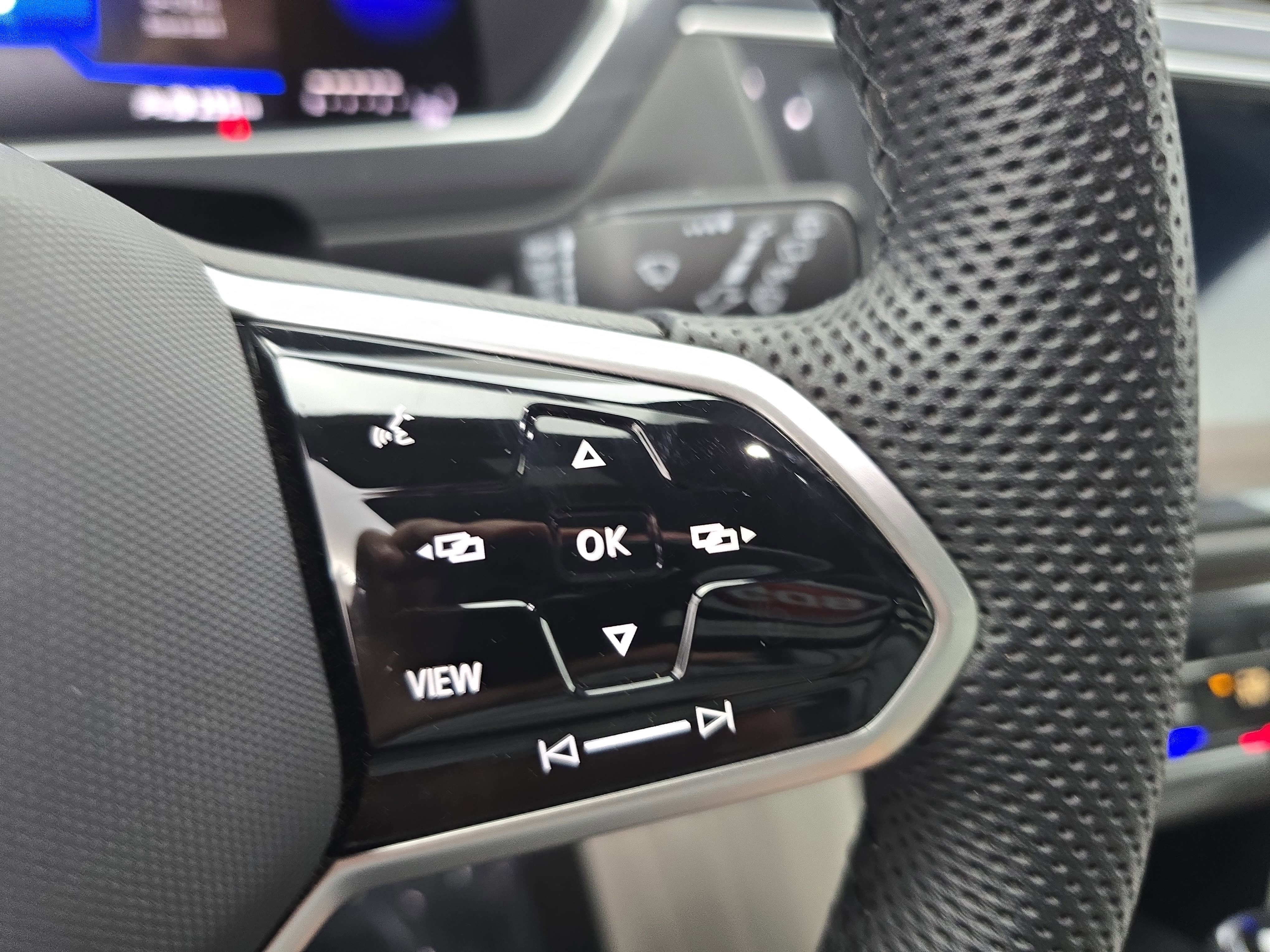 Certified 2024 Volkswagen Tiguan SE R-Line image 18