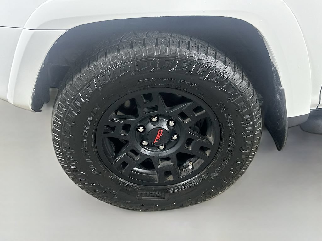 Used 2020 Toyota 4Runner SR5 AWD/4WD image 8