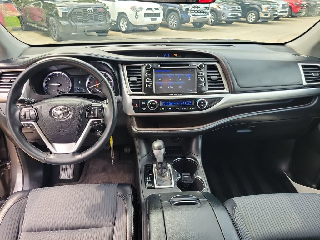 Used 2016 Toyota Highlander Plus FWD image 24
