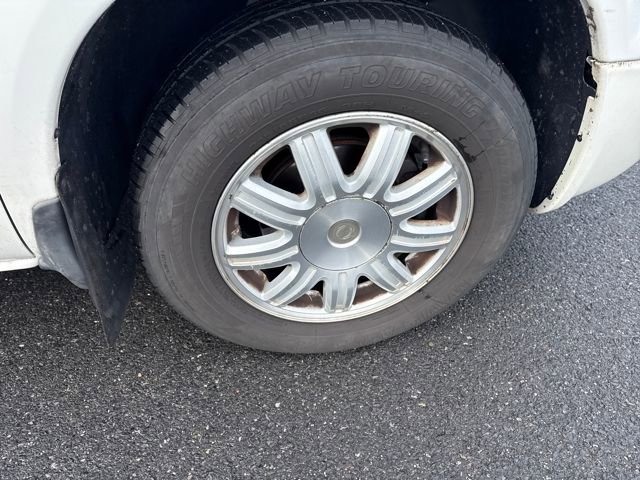 Used 2005 Chrysler Town & Country Touring image 11