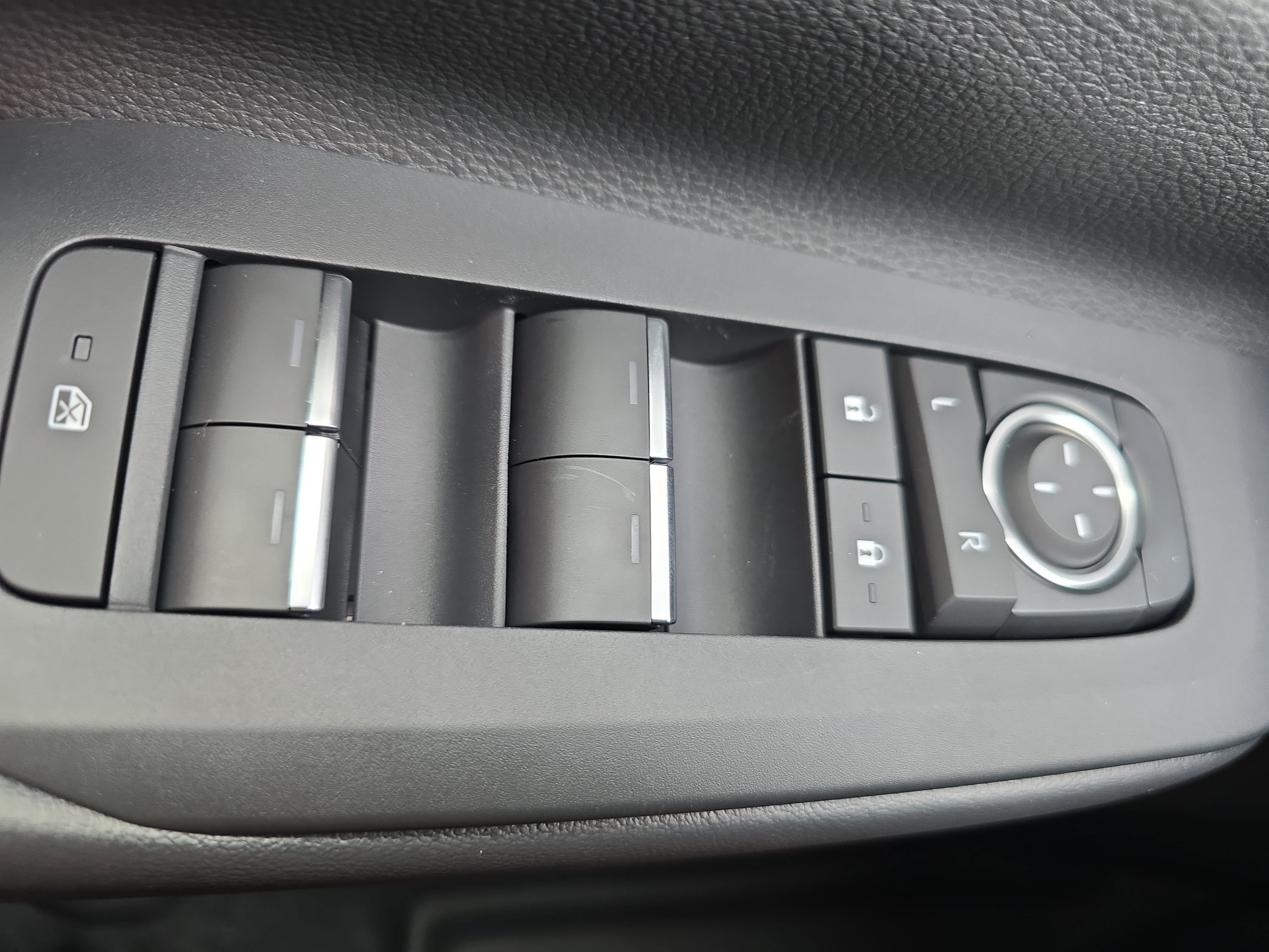 New 2027 Toyota Prius Plug-In Hybrid FWD image 24