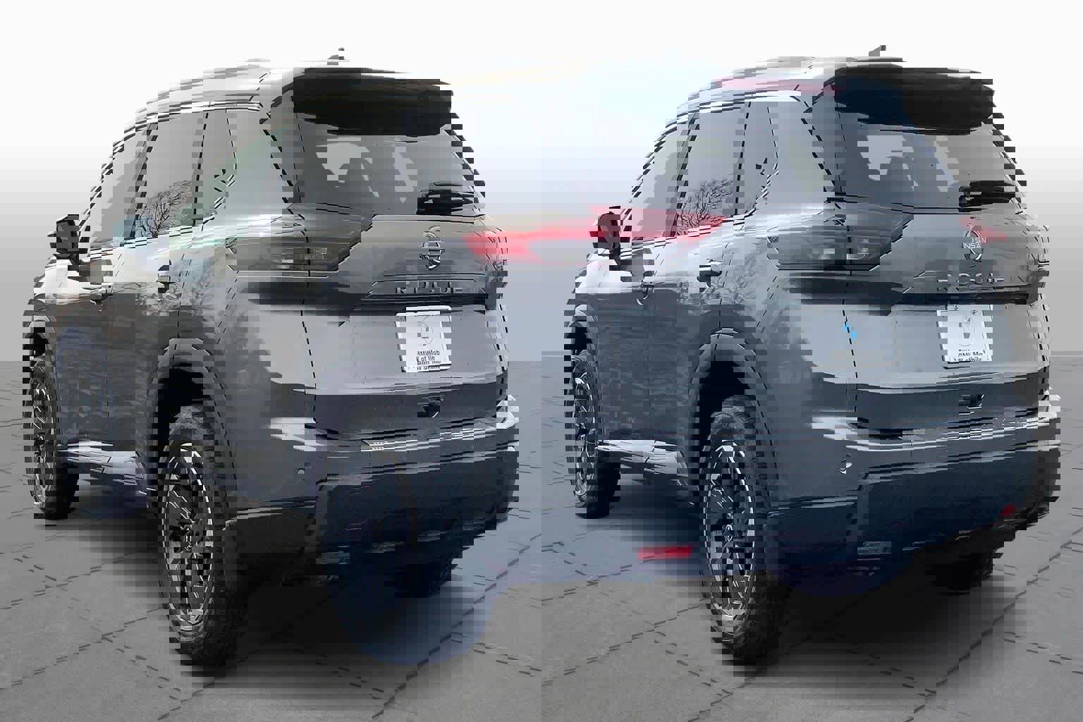 Used 2025 Nissan Rogue SV w/ SV Premium Package image 12