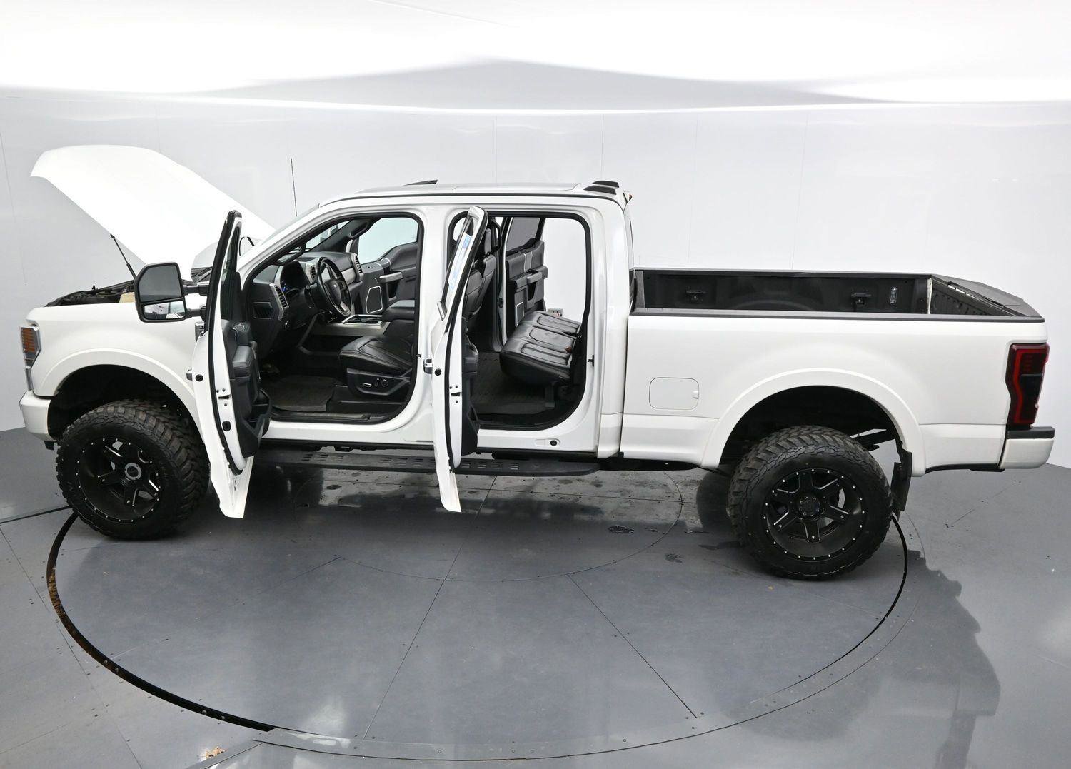 Used 2021 Ford F350 Platinum w/ Tremor Off-Road Package image 47
