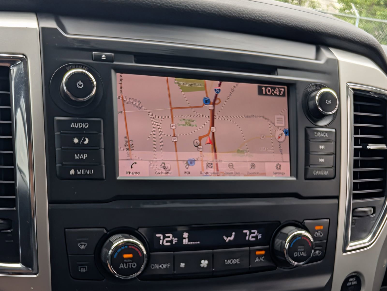 Used 2019 Nissan Titan SV w/ SV Convenience Package image 18