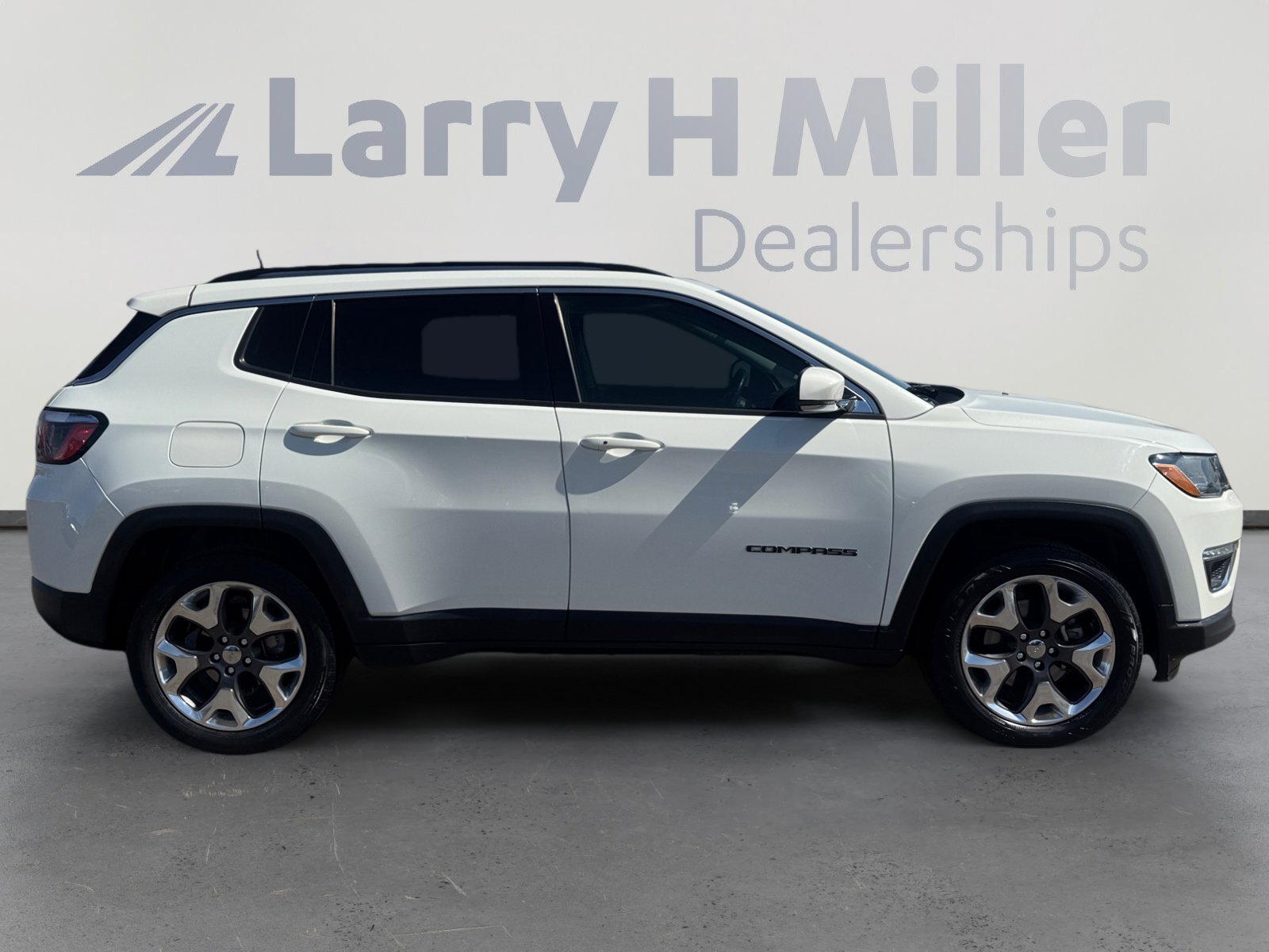 Used 2019 Jeep Compass Limited w/ Safety & Security Group AWD/4WD image 6