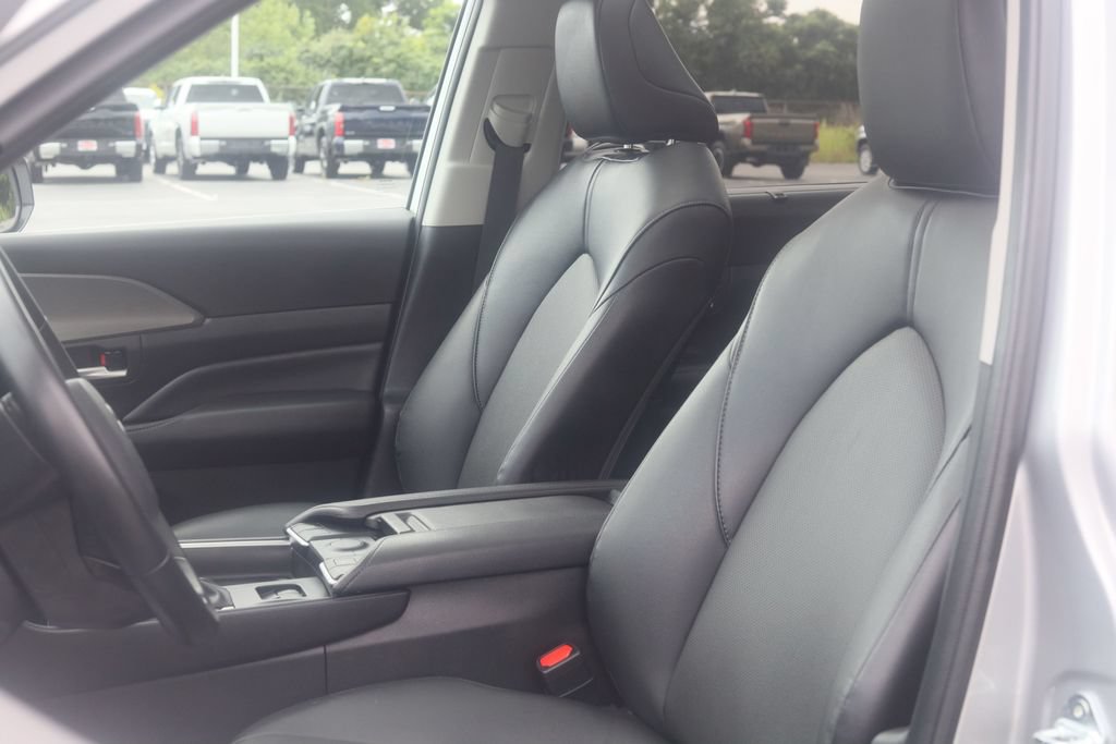 Used 2025 Toyota Grand Highlander AWD image 22