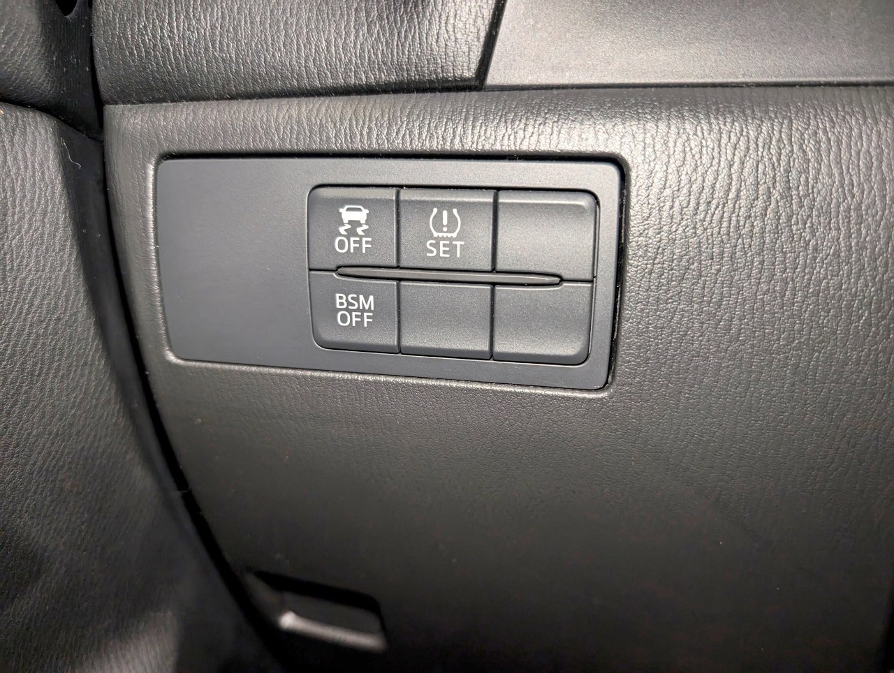 Used 2016 MAZDA MAZDA3 i Touring image 38