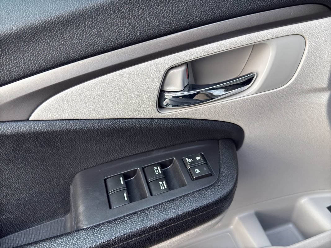 Used 2018 Honda Pilot LX image 12