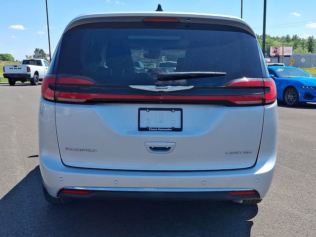 Used 2024 Chrysler Pacifica Limited FWD image 9