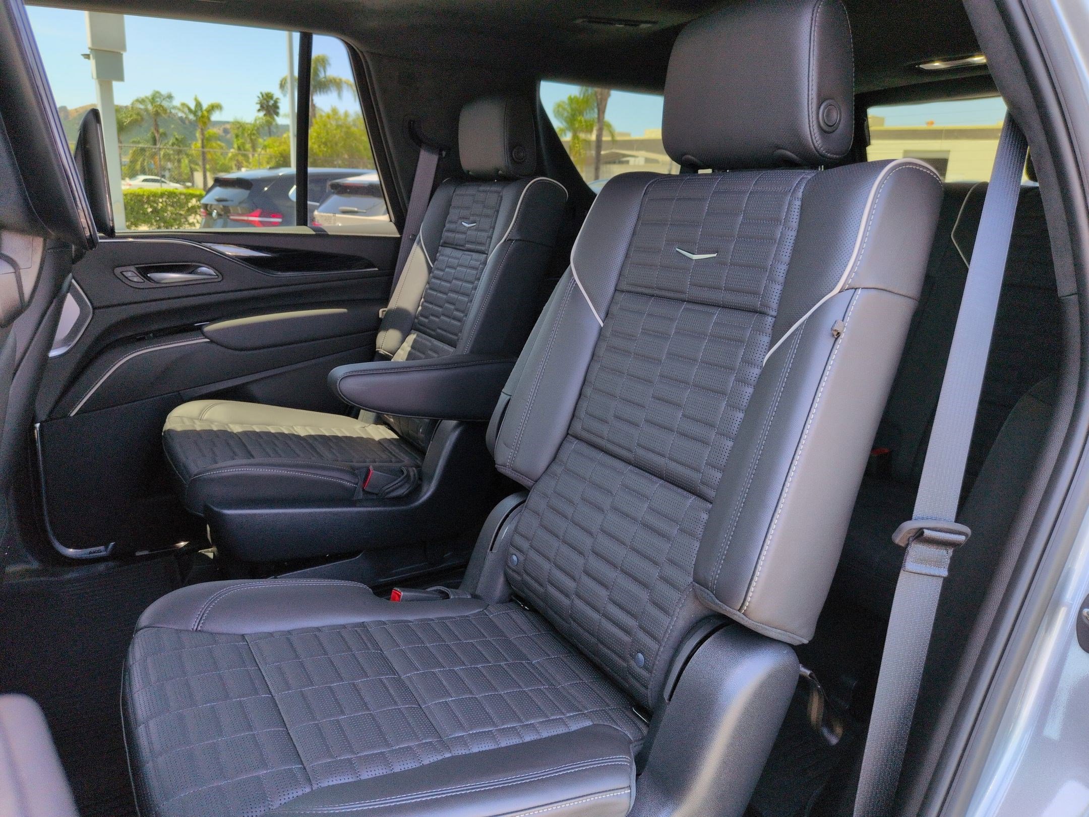 Used 2023 Cadillac Escalade V w/ LPO, ONYX Package AWD/4WD image 32